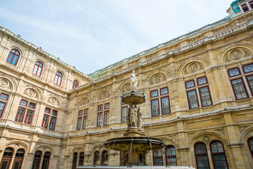 Fototapeta na wymiar Fountain at the Opera in Vienna