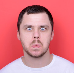 Obraz premium Portrait of man with funny face against red background