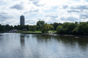Fototapeta na wymiar Lake in Hyde Park London