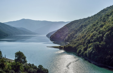 Fototapeta premium view of the mountains and river