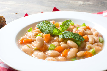 white beans with carrot and green pepper