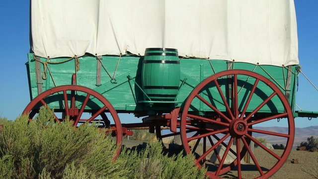 A covered wagon sits on the prairie along the Oregon Trail, 4K Ultra HD