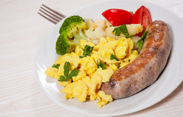 Scrambled egg with sausage and vegetables