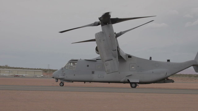 Aircraft V22 Osprey taxi close sand storm P HD 9433