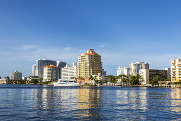 Fototapeta na wymiar Boats at waterfront homes in Fort Lauderdale