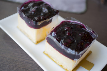 Blue berry cake pan two pieces.