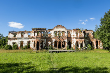 Fototapeta na wymiar the ruins of the Gostilitskiy Palace and Park ensemble in the L