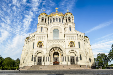 Fototapeta na wymiar Naval Cathedral of St. Nicholas in Kronstadt, St-Petersburg.