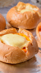 Buns with tomato and cheese