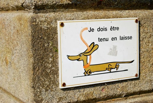 Sign to walk a dog on a lead