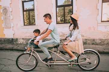 Fototapeta premium family bike tours Double