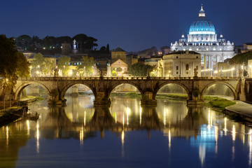 Fototapeta na wymiar night view of Roma, St. Angelo Bridge and St. Peter