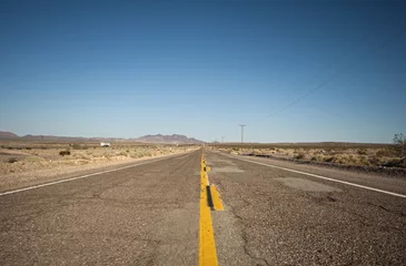 Crédence de cuisine en verre imprimé Route 66 Longue route goudronnée solitaire Route 66 et ciel bleu, USA