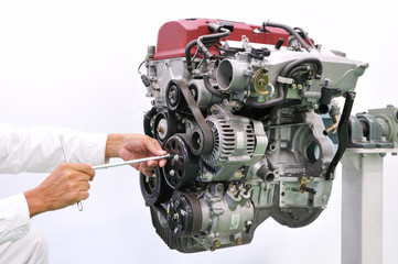 自動車エンジンの整備