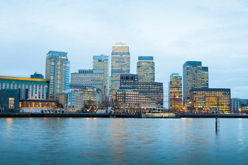 Obraz premium Windows of Skyscraper Business Office, Corporate building in Lon