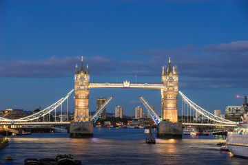 Fototapeta na wymiar Tower Bridge, London, England, UK,