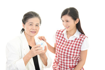 寛ぐ二人の女性