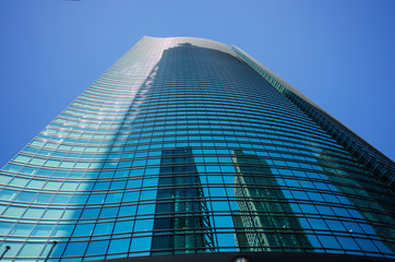 Fototapeta na wymiar 新東京　/ 東京の新しいビジネス街に立つビルの影に映る光景