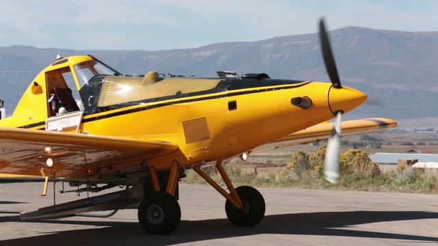 Aircraft powerful crop duster engine prop turning cockpit HD 3481