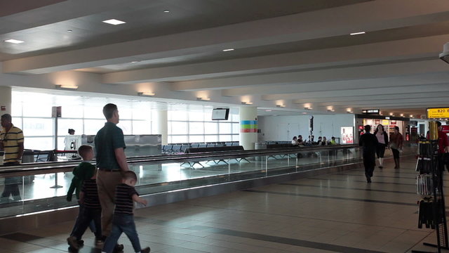 Airport passengers fast TL P HD 9574