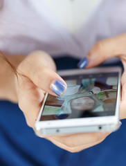 cell phone hold in hand