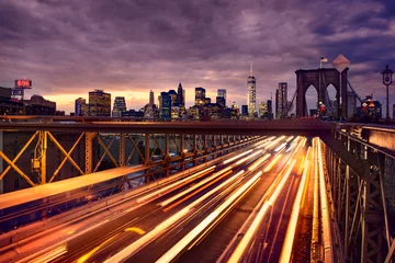 Schilderijen op glas Night car traffic on Brooklyn Bridge in New York City © Nick Starichenko