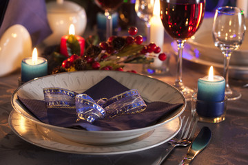 Table settings on the Christmas table