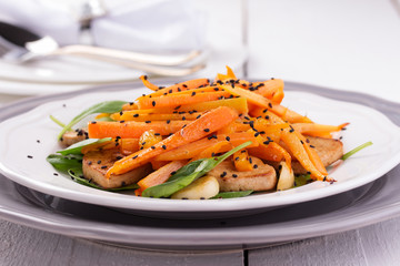 Tofu salad with carrots, spinach and sesame