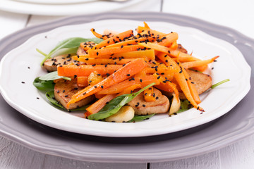 Tofu salad with carrots, spinach and sesame