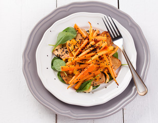 Tofu salad with carrots, spinach and sesame