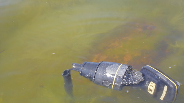 Disorientation: near shore swing on waves of GPS Navigator from crashed ship 4