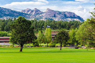 Fototapeta na wymiar scenic view of the mountain surrounding estes park, colorado. U.S.A.