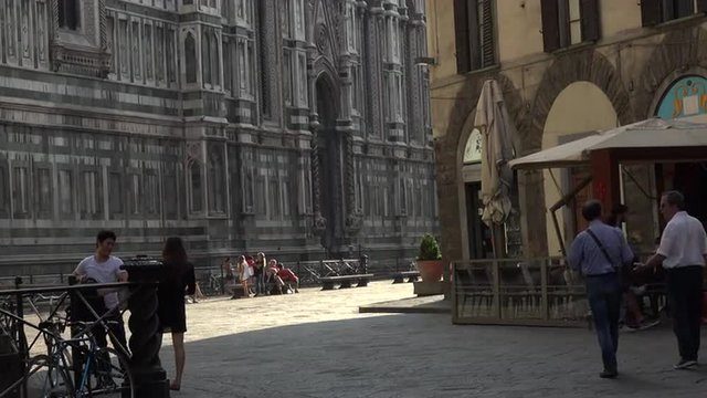 Florence Italy Cathedral sidewalk cafe 4K 042