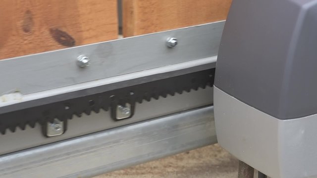 Elektrischer Torantrieb
