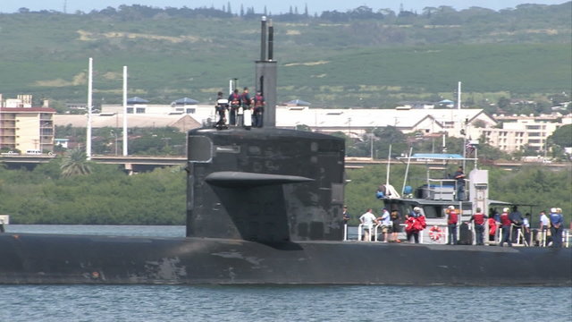 Submarine Pearl Harbor Honolulu Hawaii pan crew on deck M HD