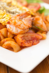Prawn with stir fried macaroni