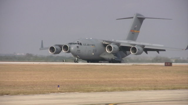 C17 Globemaster landing HD