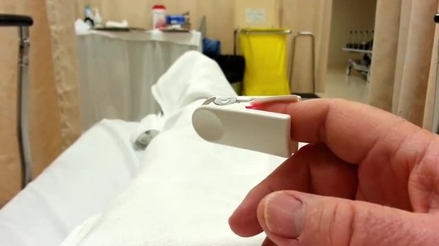 Hospital man after surgery oxygen sensor HD 327