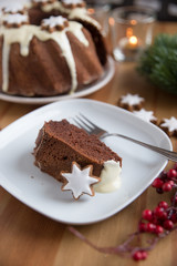 Lebkuchen Gugelhupf mit Zimtsternen