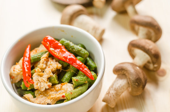 Spicy Stir Fried Pork With Red Curry Paste And Yard Long Bean, T