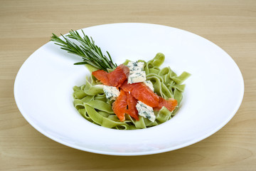 Pasta with salmon and blue cheese