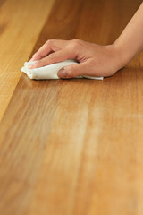 木製テーブルのオイルフィニッシュ