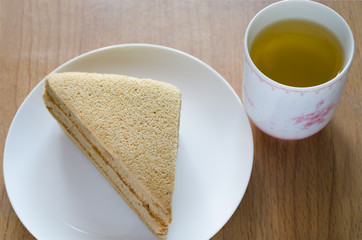 Coffee flavoured cake and green tea