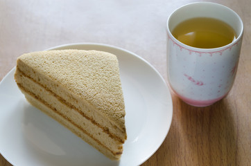 Coffee flavoured cake and green tea