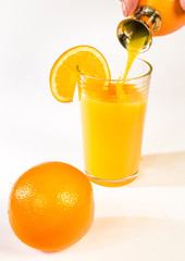 Orangensaft aus der Frucht