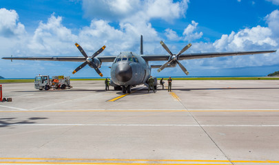  avion militaire français Transall, escale aux Seychelles