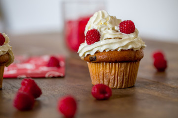 muffins with raspberries