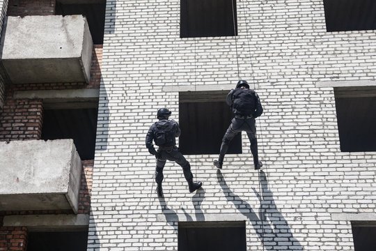 Fast Roping Onto Building Fast-Roping Bilder – Durchsuchen 170 Archivfotos, Vektorgrafiken und ...