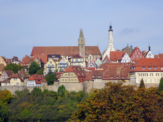 Fototapeta na wymiar Panoramablick von der Stadtmauer auf Rothenburg