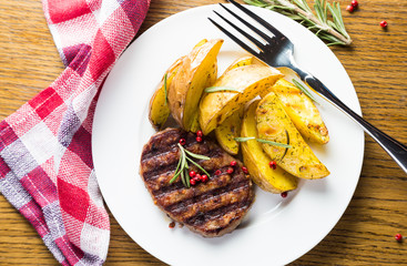 Grilled beefsteak and potatoes